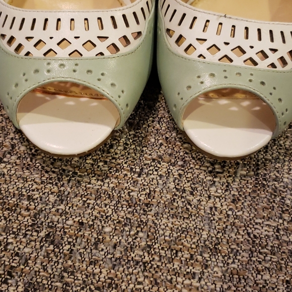 Mint green & white heels - Picture 3 of 7